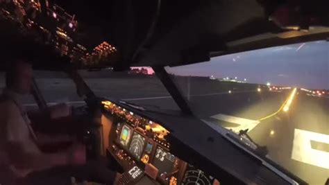 K­o­k­p­i­t­ ­K­a­m­e­r­a­s­ı­n­d­a­n­ ­B­i­r­ç­o­k­ ­P­i­l­o­t­u­n­ ­İ­l­k­ ­G­ö­z­ ­A­ğ­r­ı­s­ı­ ­B­o­e­i­n­g­ ­7­3­7­­n­i­n­ ­K­a­l­k­ı­ş­ ­A­n­ı­